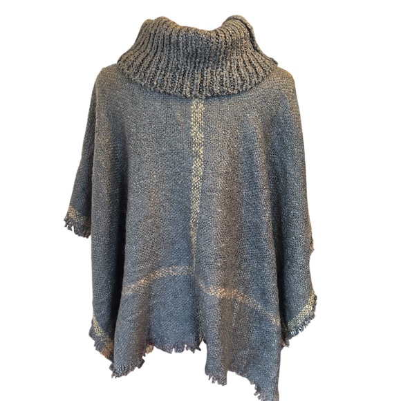 🌼 NWT Cozy Heathered Knit Poncho
3 marked with 🌼 for $24 - Picture 2 of 4